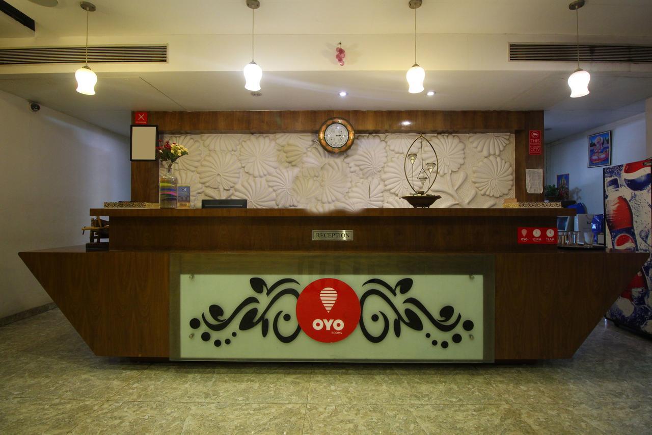 Oyo 8786 Hotel Maan Residency Ahmedabad Exterior foto